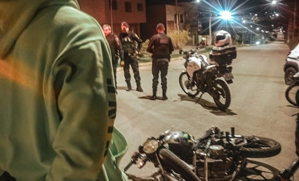 MOTOCICLISTA EM FUGA COLIDE COM AGENTE DA GUARDA MUNICIPAL